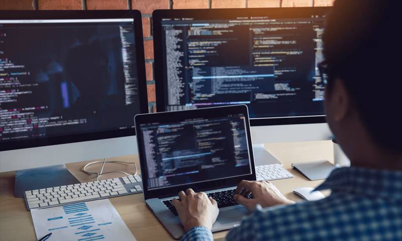 数据科学选型：R与Python如何赋能富蕴县网站建设？
